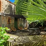 Le Jardin Aux Camelias 民宿